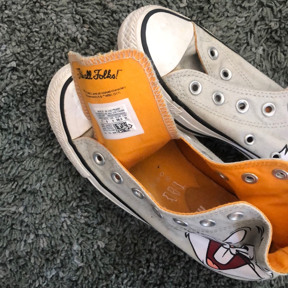 Coverse bugs bunny shoes! ♥︎ - Picture 2 of 4
